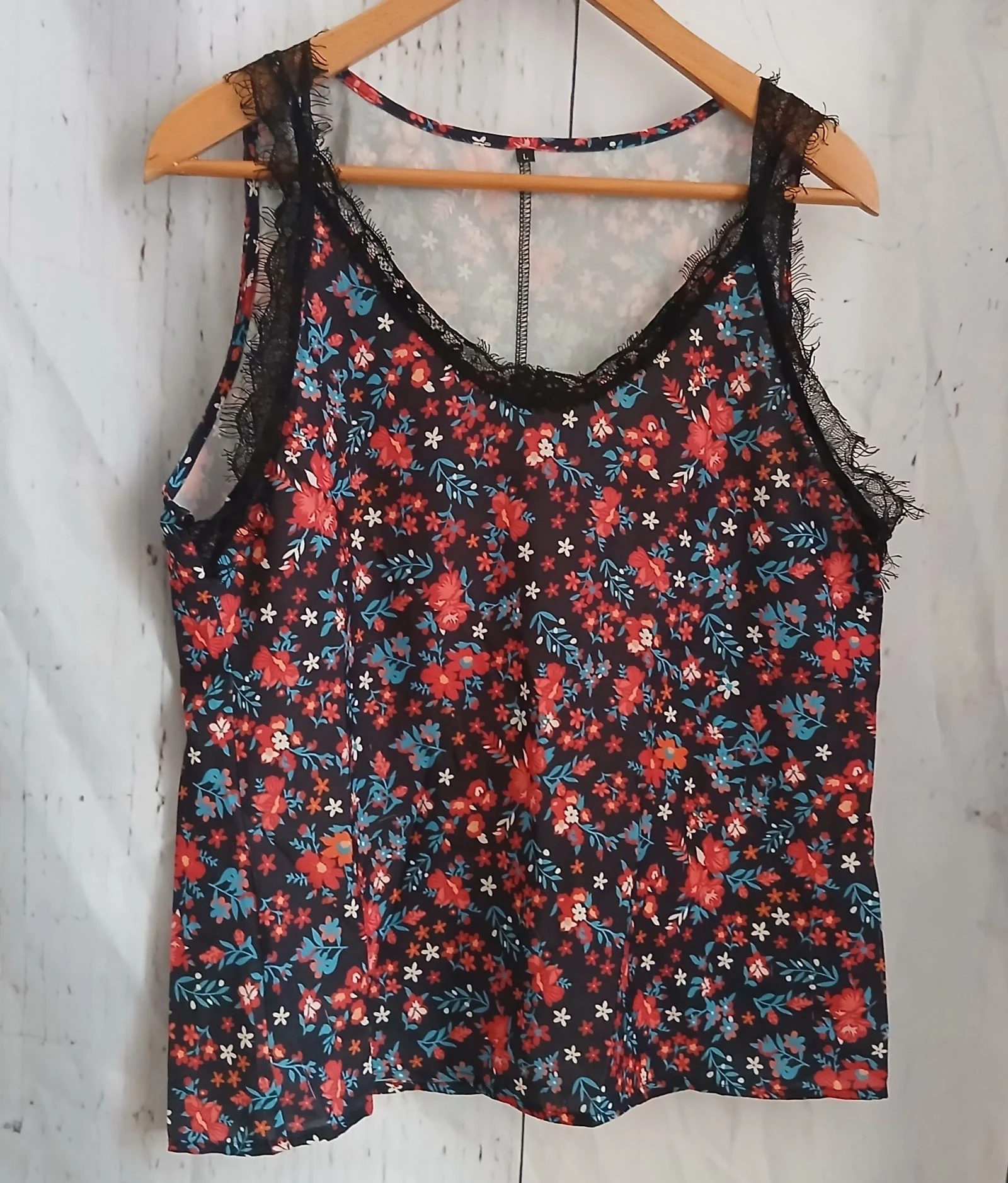 Débardeur fluide fleurie style bohème avec détails en dentelle – Taille L